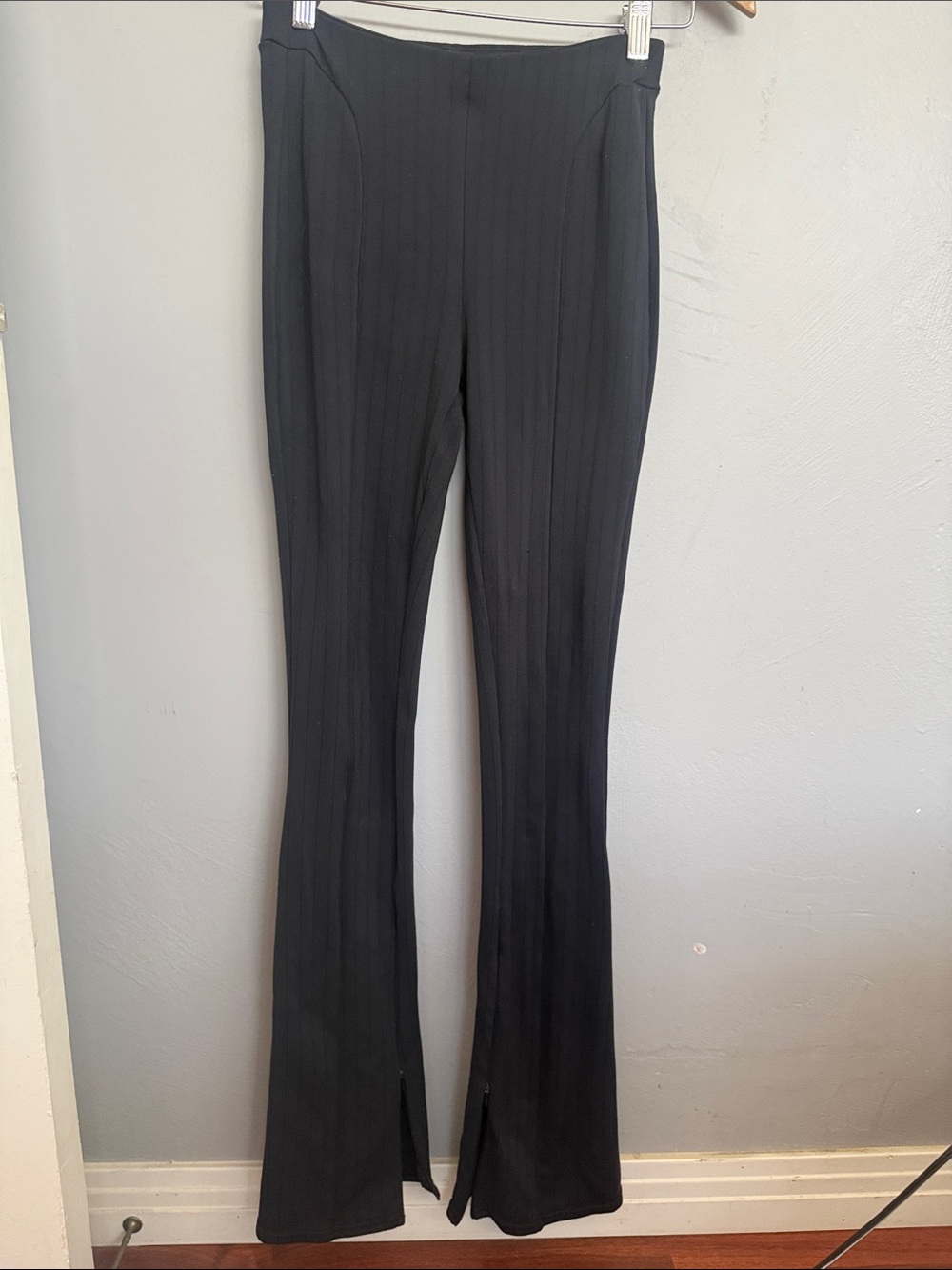 Alo Yoga Black Ribbed Zip Ankle Flare Leggings. Size Small.